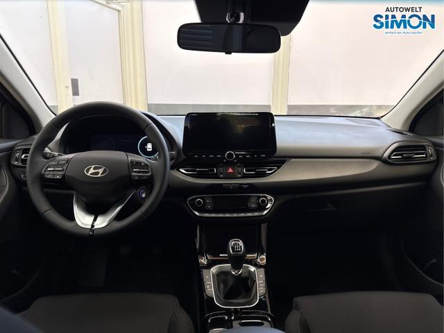 Hyundai / i30 / Rot /  /  / EDITION NAVI SHZ KLIMAAUTOMATIK RFK LED PDC v+h