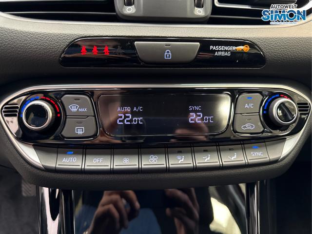 Hyundai / i30 / Rot /  /  / EDITION NAVI SHZ KLIMAAUTOMATIK RFK LED PDC v+h