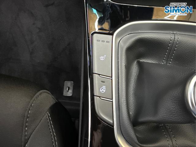Hyundai / i30 / Rot /  /  / EDITION NAVI SHZ KLIMAAUTOMATIK RFK LED PDC v+h