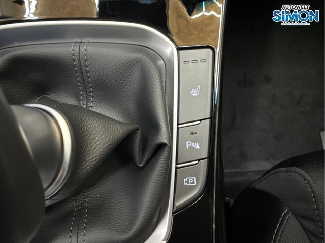 Hyundai / i30 / Rot /  /  / EDITION NAVI SHZ KLIMAAUTOMATIK RFK LED PDC v+h