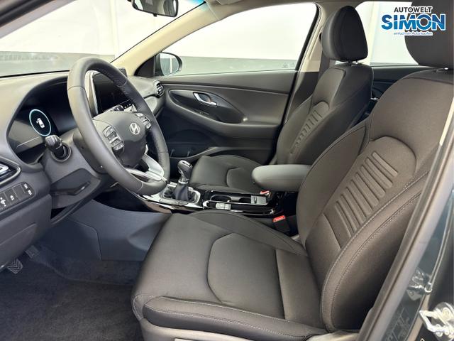 Hyundai / i30 / Grün /  /  / EDITION NAVI SHZ KLIMAAUTOMATIK RFK LED PDC v+h
