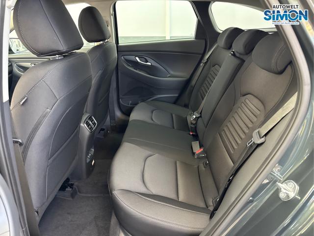 Hyundai / i30 / Grün /  /  / EDITION NAVI SHZ KLIMAAUTOMATIK RFK LED PDC v+h
