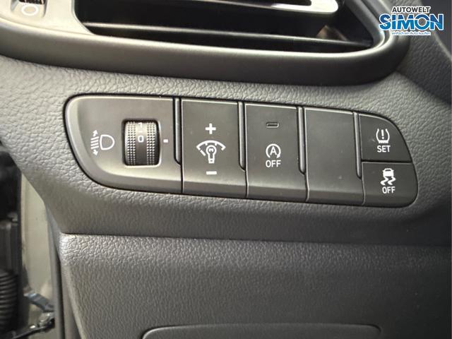 Hyundai / i30 / Grün /  /  / EDITION NAVI SHZ KLIMAAUTOMATIK RFK LED PDC v+h