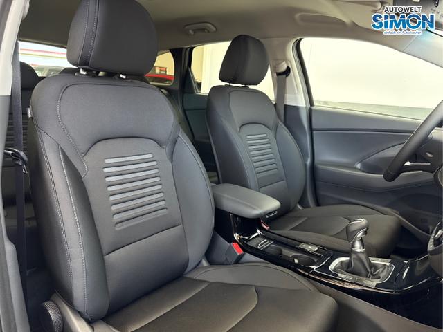 Hyundai / i30 / Grün /  /  / EDITION NAVI SHZ KLIMAAUTOMATIK RFK LED PDC v+h