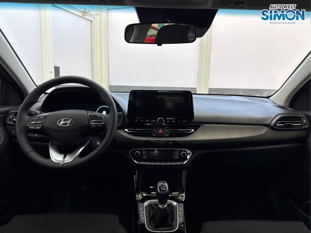 Hyundai / i30 / Grün /  /  / EDITION NAVI SHZ KLIMAAUTOMATIK RFK LED PDC v+h