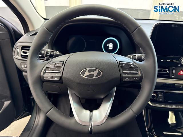 Hyundai / i30 / Grün /  /  / EDITION NAVI SHZ KLIMAAUTOMATIK RFK LED PDC v+h