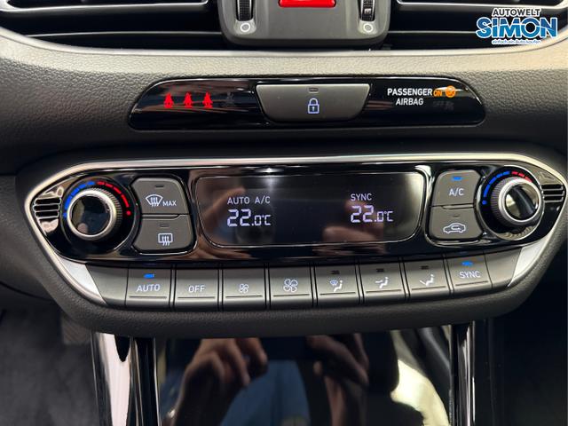 Hyundai / i30 / Grün /  /  / EDITION NAVI SHZ KLIMAAUTOMATIK RFK LED PDC v+h