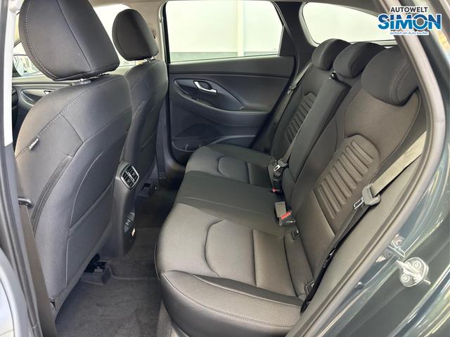Hyundai i30 Kombi STYLE EDITION NAVI SHZ KLIMAAUTOMATIK RFK LED PDC v+h 