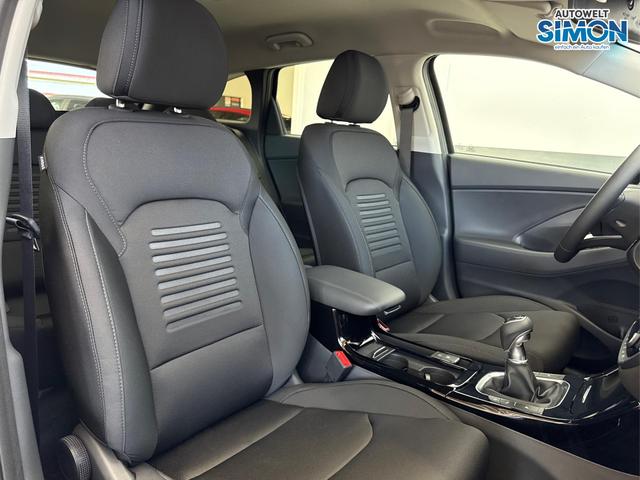 Hyundai i30 Kombi STYLE EDITION NAVI SHZ KLIMAAUTOMATIK RFK LED PDC v+h 