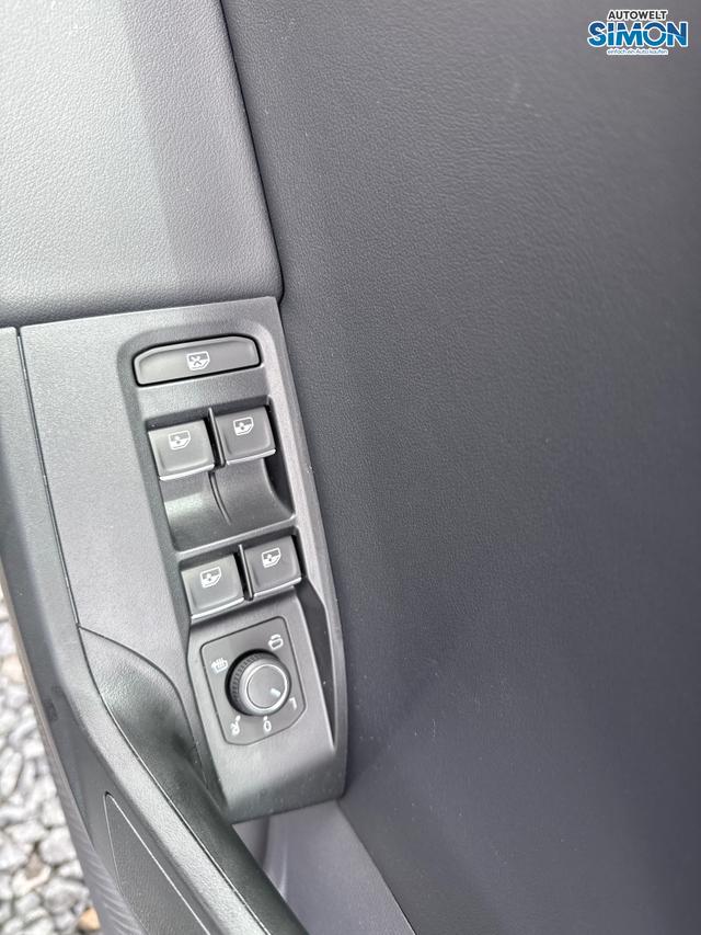 Seat / Leon / Weiß /  /  / 