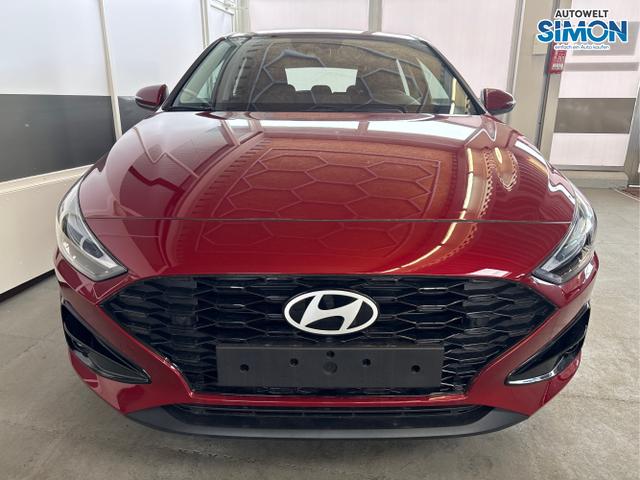 Hyundai / i30 / Rot /  /  / NAVI LED RFK PDC