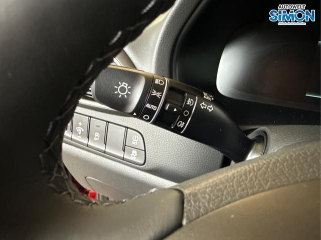 Hyundai / i30 / Rot /  /  / NAVI LED RFK PDC