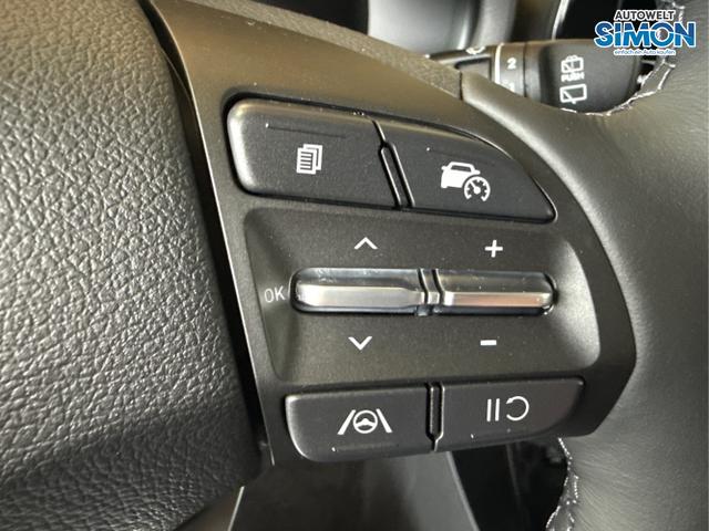 Hyundai / i30 / Rot /  /  / NAVI LED RFK PDC