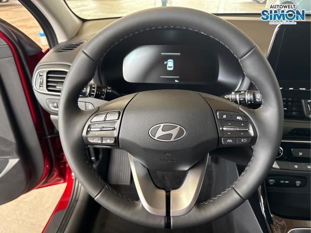 Hyundai / i30 / Rot /  /  / NAVI LED RFK PDC