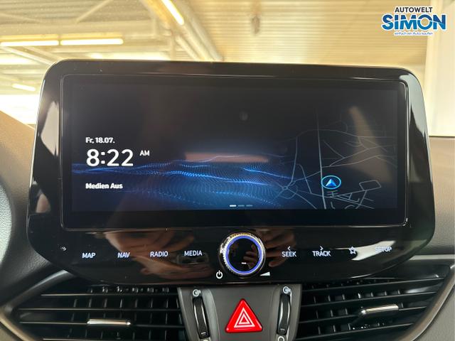 Hyundai / i30 / Rot /  /  / NAVI LED RFK PDC