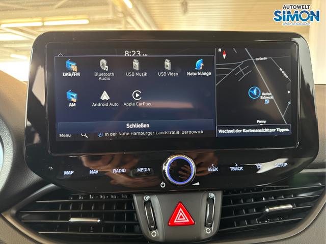 Hyundai / i30 / Rot /  /  / NAVI LED RFK PDC