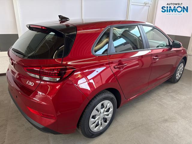 Hyundai / i30 / Rot /  /  / NAVI LED RFK PDC