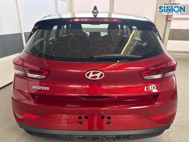 Hyundai / i30 / Rot /  /  / NAVI LED RFK PDC