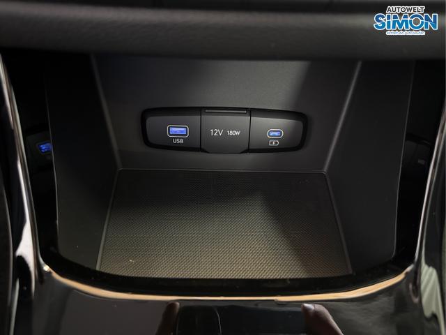 Hyundai / i30 / Rot /  /  / NAVI LED RFK PDC