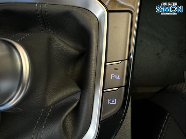 Hyundai / i30 / Rot /  /  / NAVI LED RFK PDC
