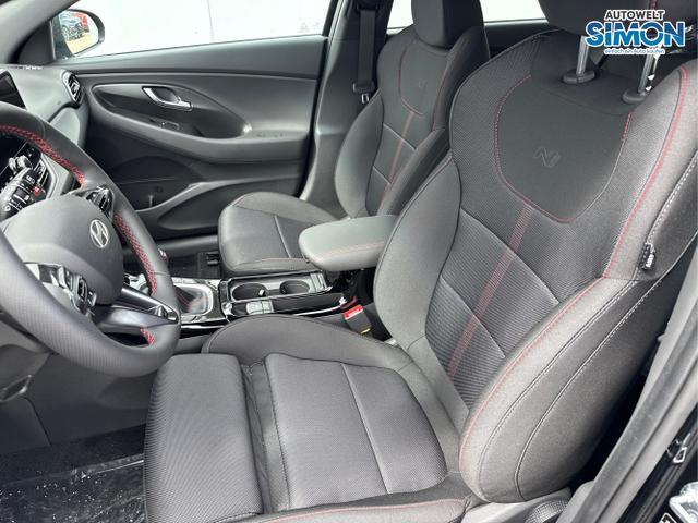 Hyundai / i30 / Schwarz /  /  / N-LINE SHZ NAVI PDC RFK