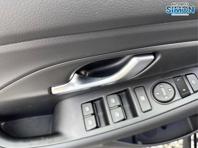 Hyundai / i30 / Schwarz /  /  / N-LINE SHZ NAVI PDC RFK