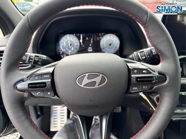 Hyundai / i30 / Schwarz /  /  / N-LINE SHZ NAVI PDC RFK
