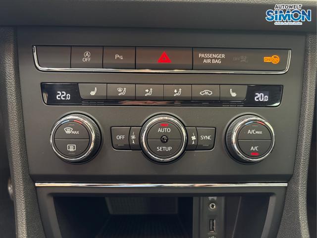 Seat / Leon / Schwarz /  /  / NAVI SHZ LED 