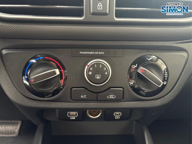 Hyundai / i10 / Grün /  /  / AUT NAVI SHZ TEMPOMAT 