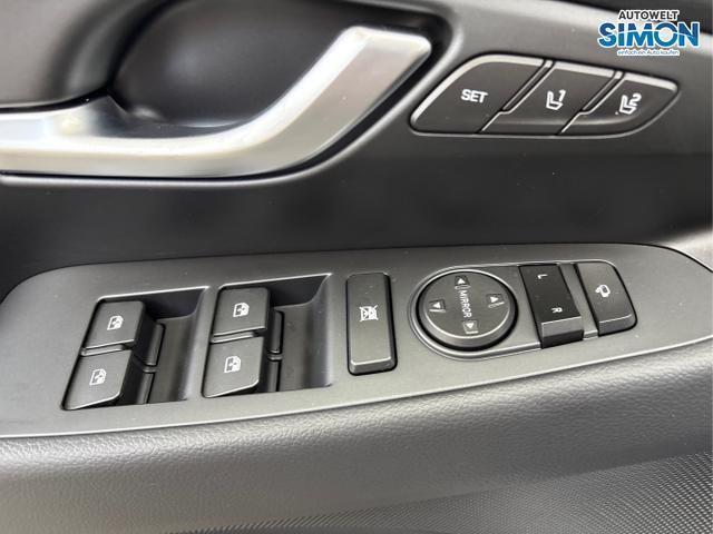 Hyundai / i30 / Weiß /  /  / DCT ACC NAVI RFK WP 