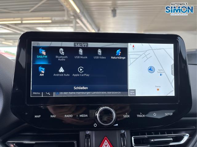 Hyundai / i30 / Weiß /  /  / DCT ACC NAVI RFK WP 