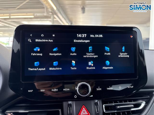 Hyundai / i30 / Weiß /  /  / DCT ACC NAVI RFK WP 