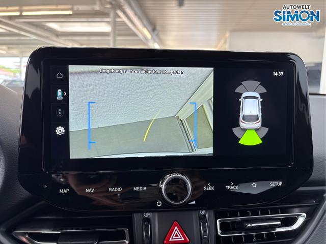 Hyundai / i30 / Weiß /  /  / DCT ACC NAVI RFK WP 