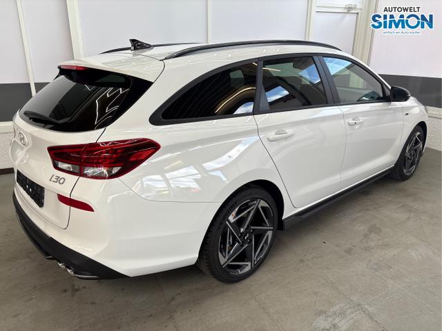 Hyundai / i30 / Weiß /  /  / DCT ACC NAVI RFK WP 