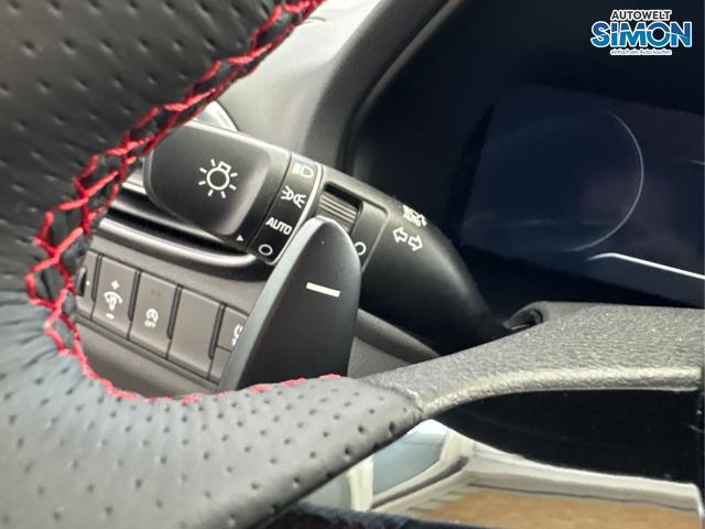 Hyundai / i30 / Weiß /  /  / DCT ACC NAVI RFK WP 