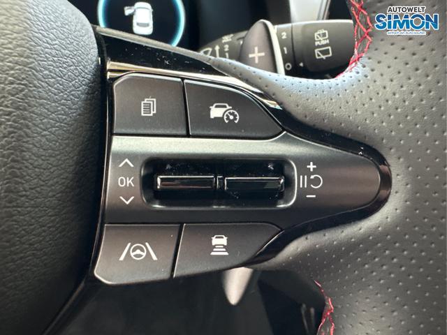 Hyundai / i30 / Weiß /  /  / DCT ACC NAVI RFK WP 