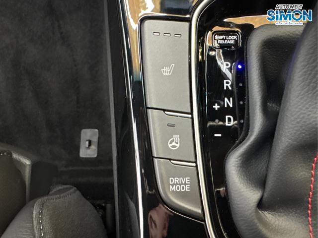 Hyundai / i30 / Weiß /  /  / DCT ACC NAVI RFK WP 