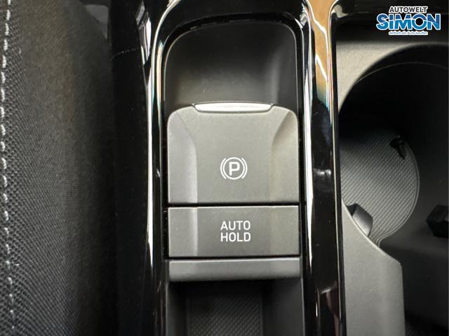 Hyundai / i30 / Weiß /  /  / DCT ACC NAVI RFK WP 