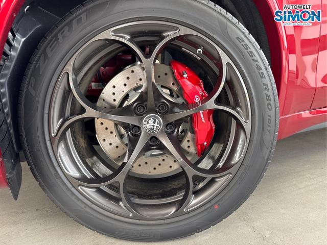 Alfa Romeo / Stelvio / Rot /  /  / 