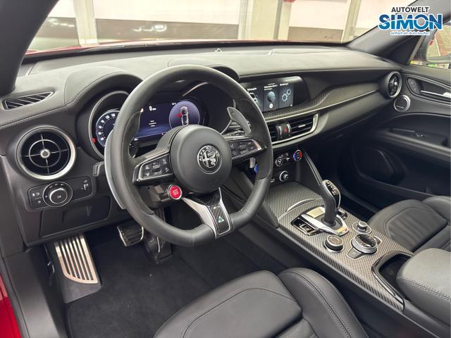Alfa Romeo / Stelvio / Rot /  /  / 