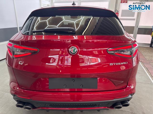 Alfa Romeo / Stelvio / Rot /  /  / 