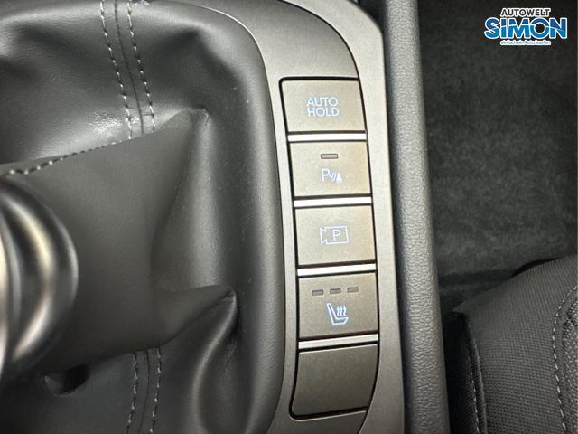 Hyundai / KONA / Grau /  /  / NAVI KLIMAAUTOMATIK PDC v+h RFK