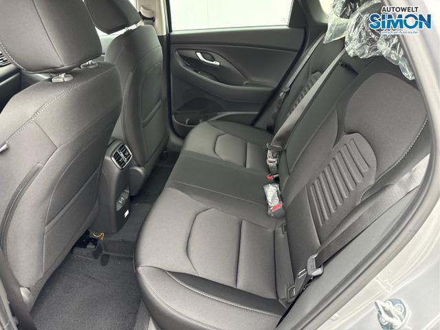 Hyundai / i30 / Silber /  /  / EDITION SHZ NAVI ALU LED RFK PDC