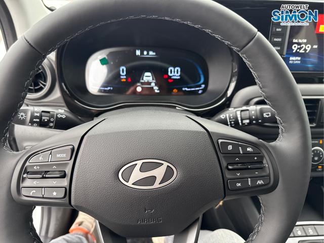 Hyundai / i10 / Weiß /  /  / AUT NAVI SHZ TEMPOMAT 