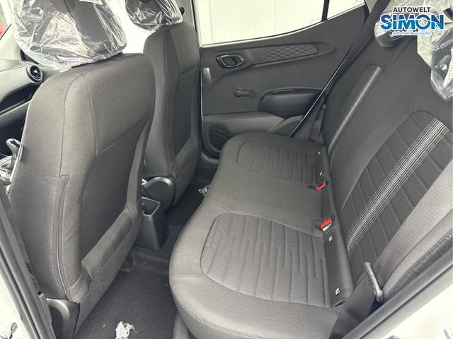 Hyundai / i10 / Weiß /  /  / AUT NAVI SHZ TEMPOMAT 