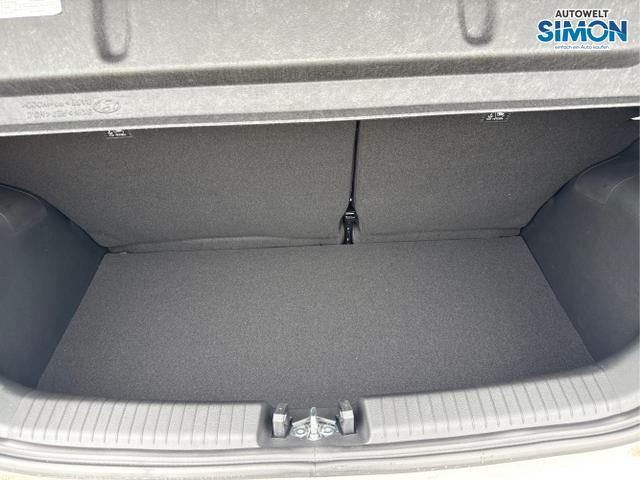 Hyundai / i10 / Weiß /  /  / AUT NAVI SHZ TEMPOMAT 