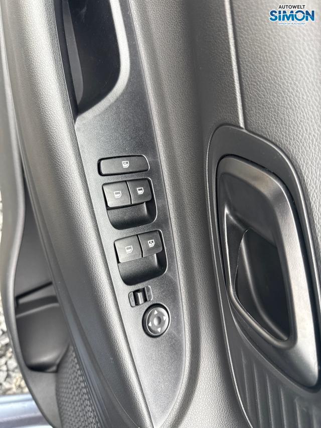 Hyundai / i20 / Blau /  /  / NAVI Klimaautomatik SHZ 