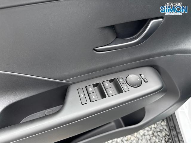 Hyundai / KONA / Weiß /  /  / NAVI KLIMAAUTOMATIK PDC v+h RFK