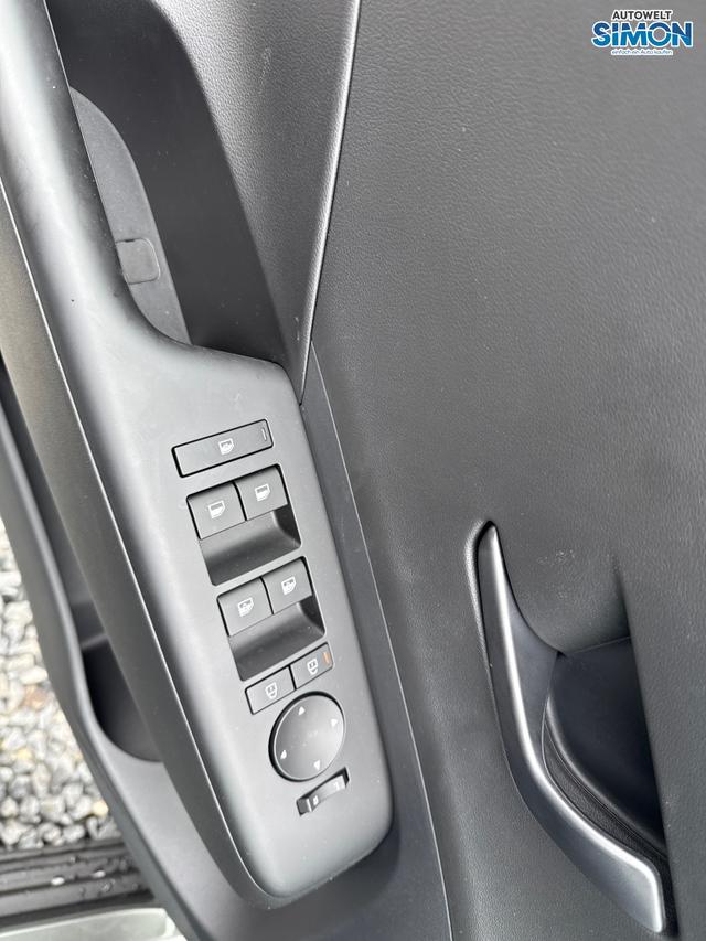 Hyundai / KONA / Grau /  /  / NAVI KLIMAAUTOMATIK PDC v+h RFK