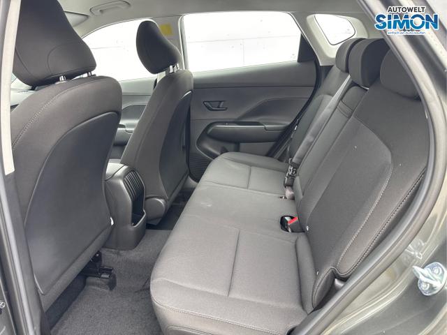 Hyundai / KONA / Grau /  /  / NAVI KLIMAAUTOMATIK PDC v+h RFK